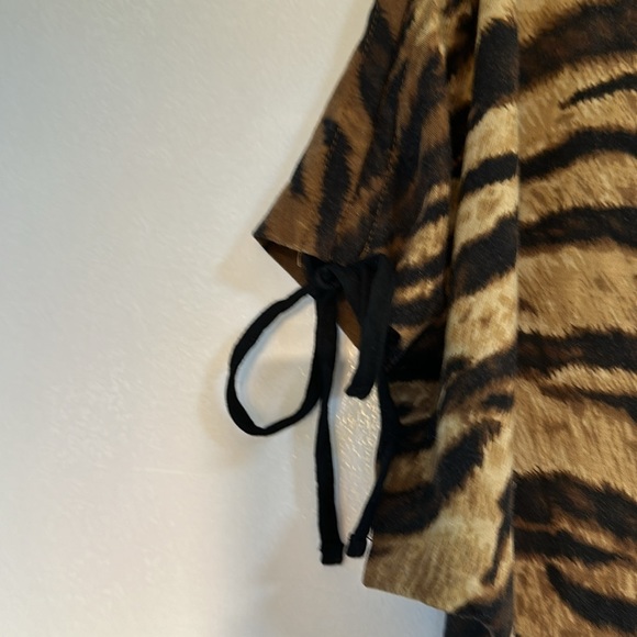 Ralph Lauren Animal Print Top - Picture 3 of 3
